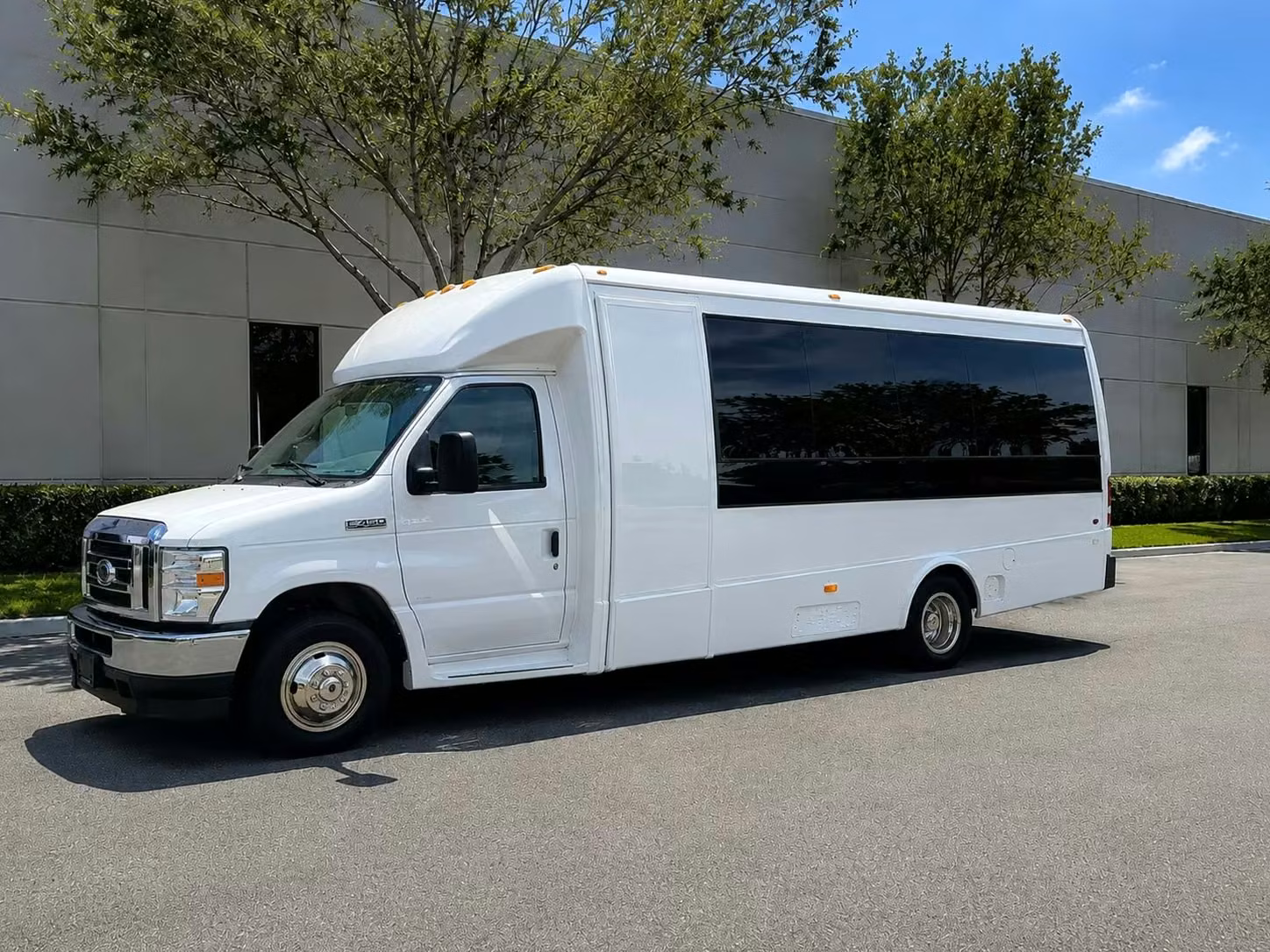 kingman 15 passenger minibus rental