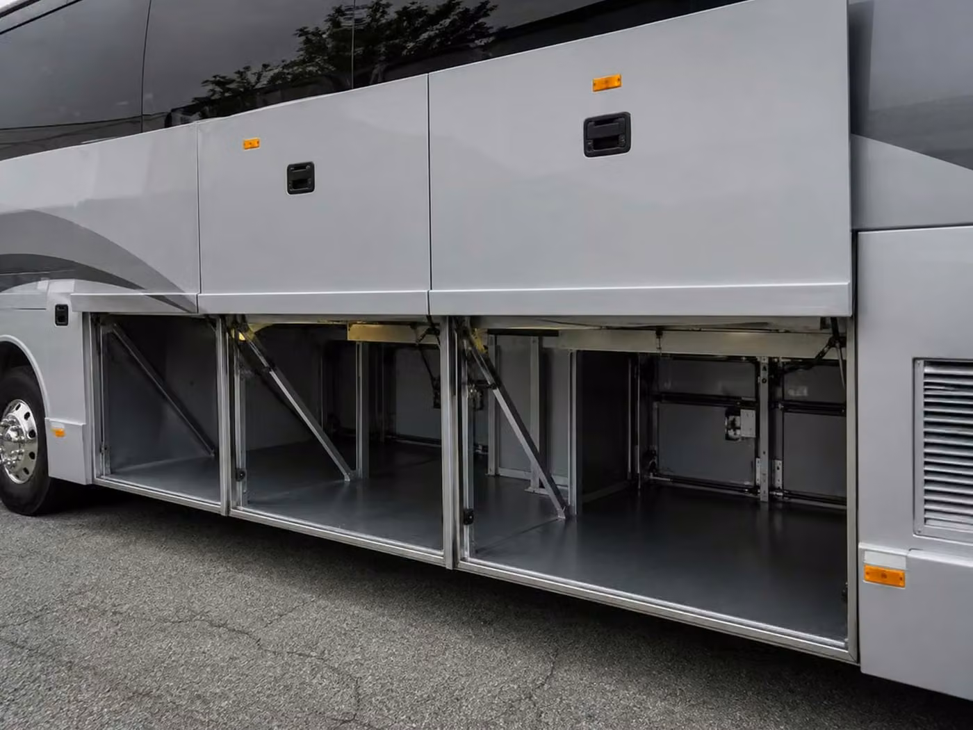 kingman 56 passenger charter bus luggage bays