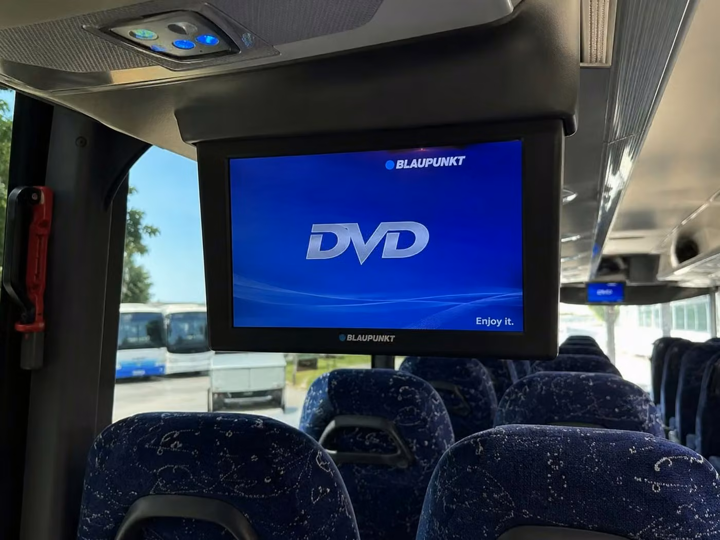 kingman 56 passenger charter bus tvs